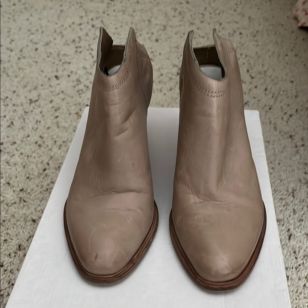 Dolce Vita Tan Ankle Booties Smooth Leather